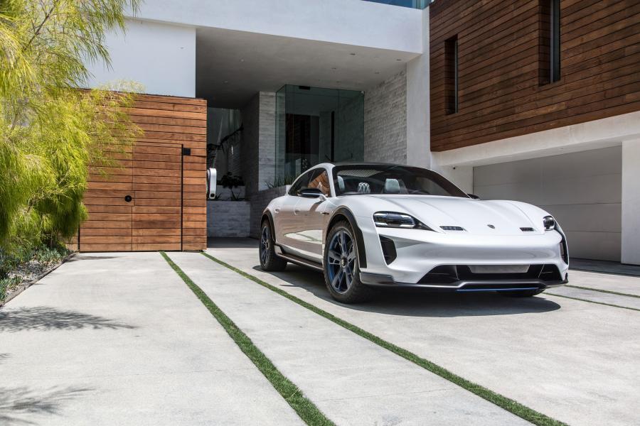  Porsche Mission E Cross Turismo 2018 года  (фото 64 из 66)